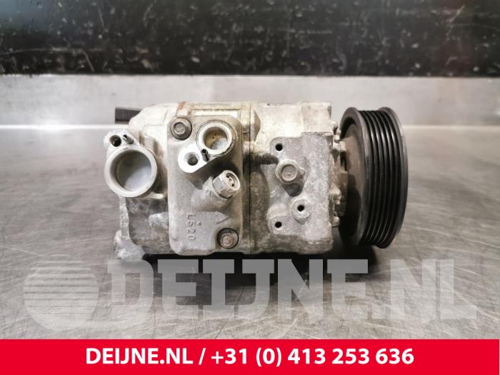 Usagé Pompe clim Volkswagen Crafter 2.5 TDI 30/35/50 Prix € 151,25 Prix TTC proposé par van Deijne Onderdelen Uden B.V.