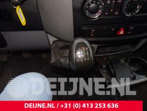 Used Gear stick Volkswagen Crafter 2.5 TDI 30/32/35 Price € 90,75 Inclusive VAT offered by van Deijne Onderdelen Uden B.V.