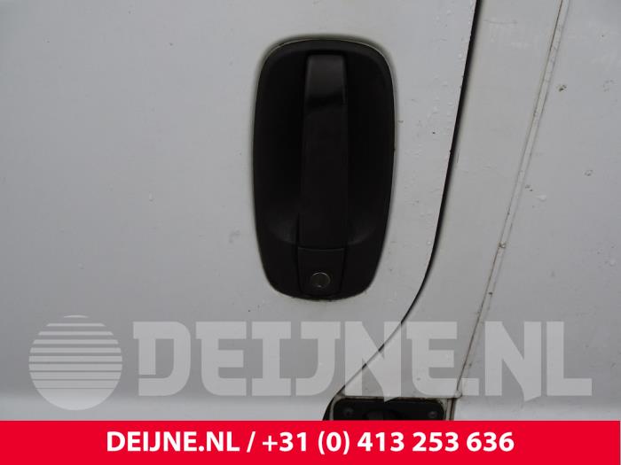 Door handle 2-door, left from a Renault Trafic New (FL) 1.9 dCi 100 16V 2002