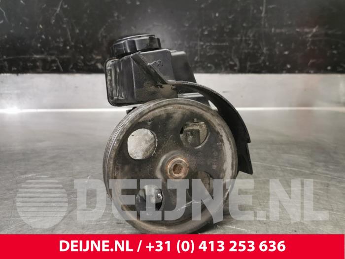 Usagé Pompe de direction Peugeot Partner 2.0 HDI Prix € 60,50 Prix TTC proposé par van Deijne Onderdelen Uden B.V.