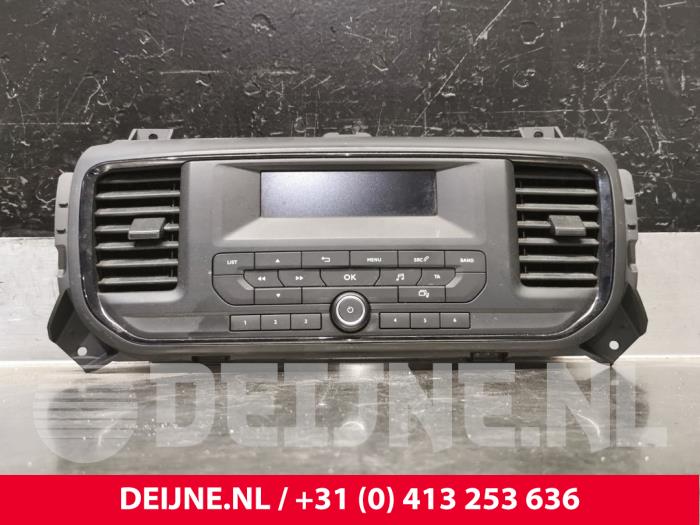 Używane Panel obslugi radia Citroen Jumpy 1.6 Blue HDi 95 Cena € 181,50 Z VAT oferowane przez van Deijne Onderdelen Uden B.V.