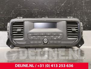 Used Radio control panel Citroen Jumpy 1.6 Blue HDi 95 Price on request offered by van Deijne Onderdelen Uden B.V.