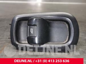 Used Electric window switch Ford Transit Custom 2.2 TDCi 16V Price € 18,15 Inclusive VAT offered by van Deijne Onderdelen Uden B.V.