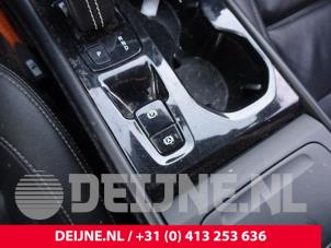 Usagé Commutateur frein à main Volvo XC40 (XZ) 2.0 T4 Geartronic 16V Prix sur demande proposé par van Deijne Onderdelen Uden B.V.