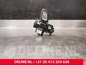 Używane Dzwignia zmiany biegów Volvo XC40 (XZ) 2.0 T4 Geartronic 16V Cena na żądanie oferowane przez van Deijne Onderdelen Uden B.V.