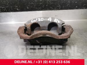Używane Zacisk hamulcowy prawy przód Volkswagen Crafter 2.5 TDI 30/32/35 Cena € 60,50 Z VAT oferowane przez van Deijne Onderdelen Uden B.V.