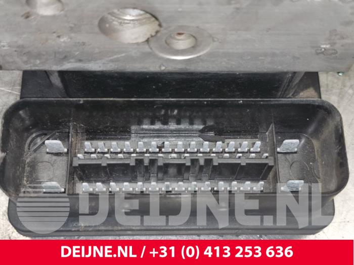 Pompa ABS z Renault Maxity 3.0 DCI 150.35 2011