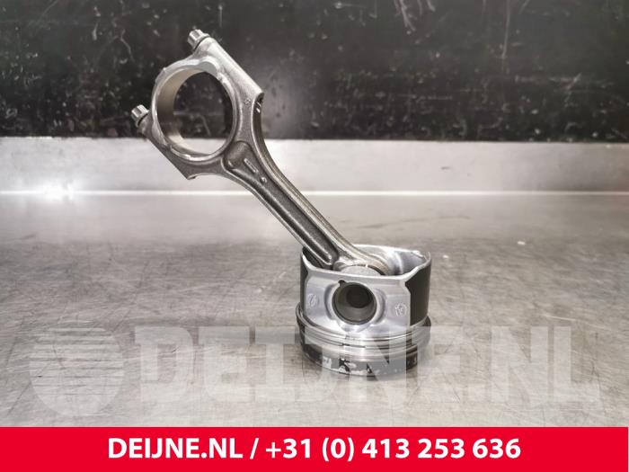 Used Piston Volvo V60 II (ZW) 2.0 D3 16V Price € 100,00 Margin scheme offered by van Deijne Onderdelen Uden B.V.