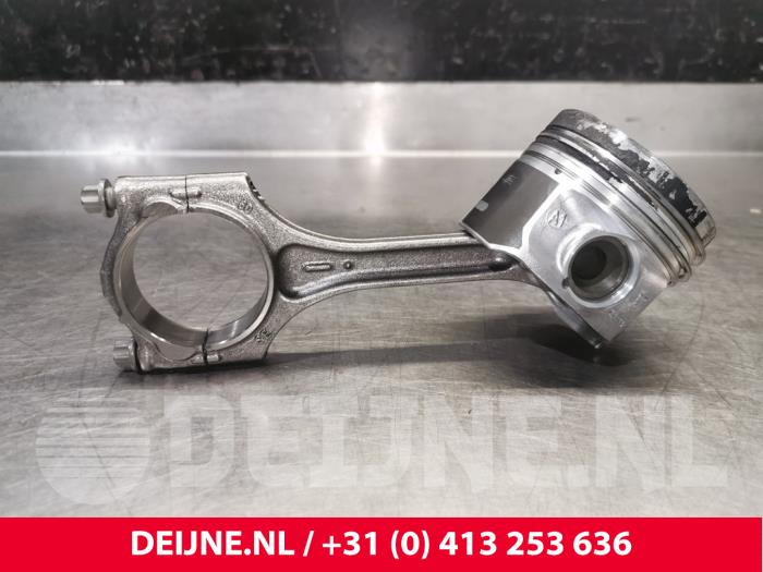 Used Piston Volvo V60 II (ZW) 2.0 D3 16V Price € 100,00 Margin scheme offered by van Deijne Onderdelen Uden B.V.