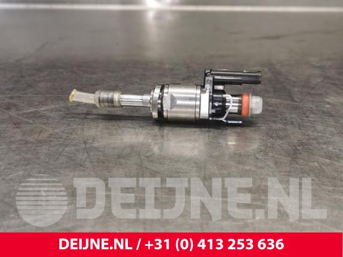Injector (petrol injection) from a Volvo V40 (MV) 2.0 T2 16V 2018