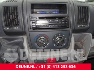 Used Radio Citroen Jumper (U9) 2.2 HDi 100 Euro 4 Price on request offered by van Deijne Onderdelen Uden B.V.