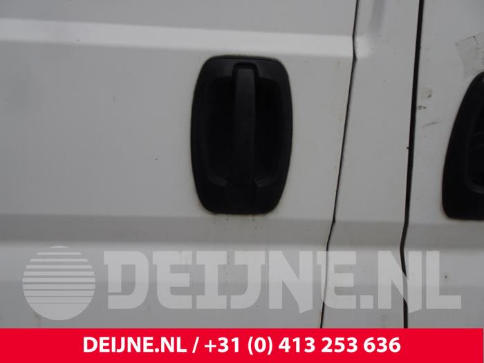 Sliding door handle, right from a Citroën Jumper (U9) 2.2 HDi 100 Euro 4 2006