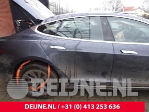Gebrauchte Zusätzliches Fenster 4-türig rechts hinten Tesla Model S 75D Preis € 60,50 Mit Mehrwertsteuer angeboten von van Deijne Onderdelen Uden B.V.
