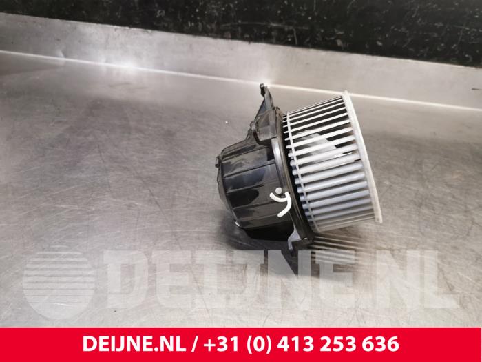 Silnik wentylatora nagrzewnicy z Mercedes-Benz Vito (447.6) 2.2 114 CDI 16V 2015