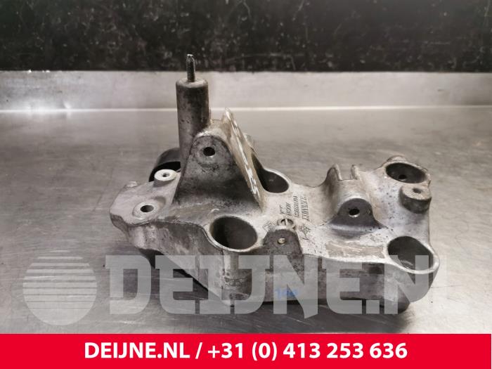 Used Engine mount Renault Master III (MA/MB/MC/MD/MH/MF/MG/MH) 2.3 dCi 165 16V FWD Price € 42,35 Inclusive VAT offered by van Deijne Onderdelen Uden B.V.
