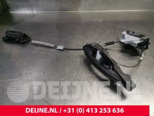 Used Door lock mechanism 2-door, right Opel Vivaro 1.5 CDTI 102 Price € 90,75 Inclusive VAT offered by van Deijne Onderdelen Uden B.V.