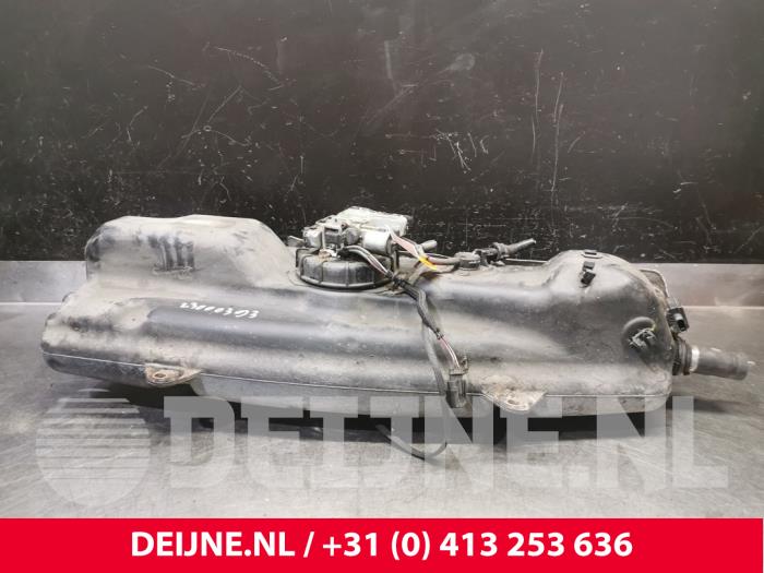 Gebrauchte Adblue Tank Volkswagen Crafter 2.5 TDI 30/32/35 Preis € 514,25 Mit Mehrwertsteuer angeboten von van Deijne Onderdelen Uden B.V.