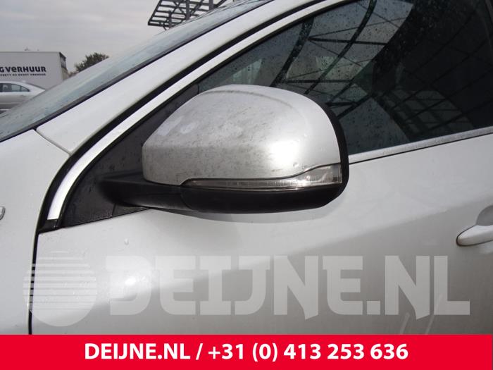 Wing mirror, left from a Volvo V60 I (FW/GW) 2.4 D6 20V AWD Twin Engine Plug-in Hybrid 2015
