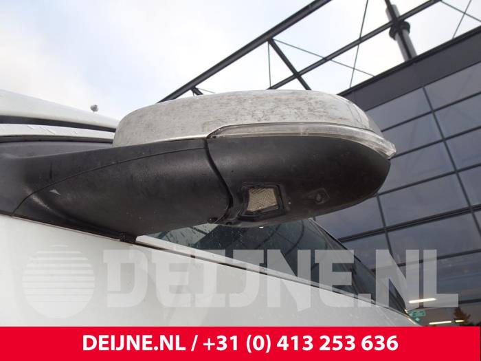 Wing mirror, left from a Volvo V60 I (FW/GW) 2.4 D6 20V AWD Twin Engine Plug-in Hybrid 2015