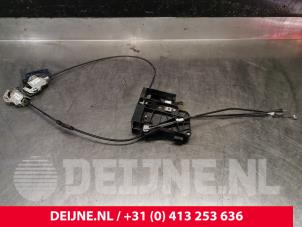 Used Minibus/van rear door lock mechanism Mercedes Vito (639.6) 2.2 110 CDI 16V Euro 5 Price € 54,45 Inclusive VAT offered by van Deijne Onderdelen Uden B.V.
