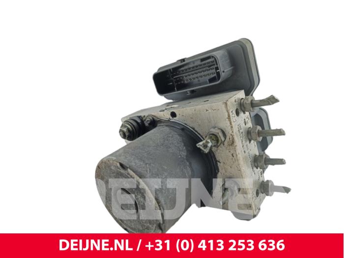 Używane Pompa ABS Volkswagen Crafter 2.0 TDI 16V Cena € 181,50 Z VAT oferowane przez van Deijne Onderdelen Uden B.V.