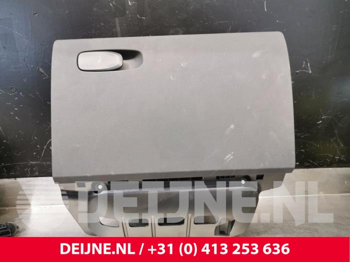Begagnade Handskfack Polestar Polestar 2 78kWh Long Range Dual Motor Pris € 36,30 Inklusive moms erbjuds av van Deijne Onderdelen Uden B.V.
