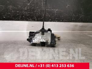 Used Door lock mechanism 2-door, right Renault Master IV (FV) 2.3 dCi 170 16V FWD Price € 78,65 Inclusive VAT offered by van Deijne Onderdelen Uden B.V.