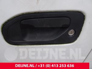 Used Door handle 2-door, left Nissan NV 200 (M20M) 1.5 dCi 90 Price on request offered by van Deijne Onderdelen Uden B.V.