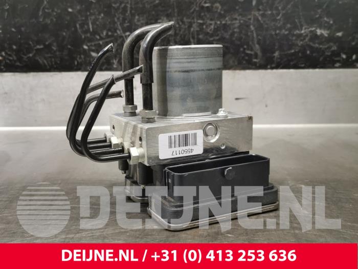 Begagnade ABS-pump Volvo XC40 (XZ) 1.5 T2 12V Pris € 275,00 Marginaltabell erbjuds av van Deijne Onderdelen Uden B.V.