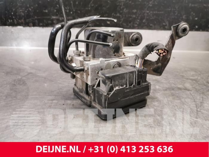 Usagé Pompe ABS Volvo V40 (MV) 1.6 T3 GTDi 16V Prix € 75,00 Règlement à la marge proposé par van Deijne Onderdelen Uden B.V.