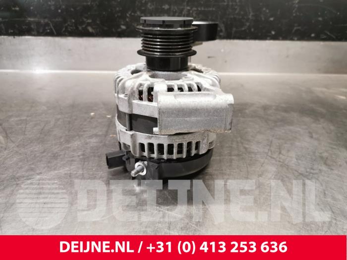 Dynamo van een Volvo XC40 (XZ) 1.5 T2 12V 2021