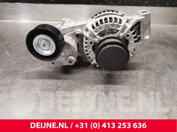 Dynamo van een Volvo XC40 (XZ) 1.5 T2 12V 2021