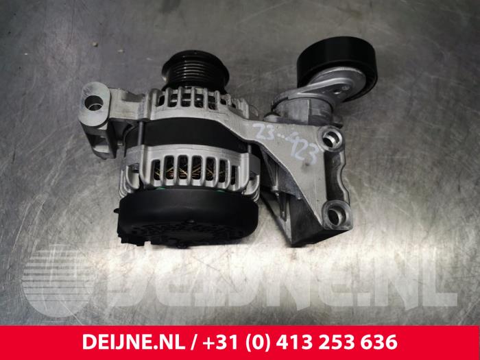 Dynamo van een Volvo XC40 (XZ) 1.5 T2 12V 2021