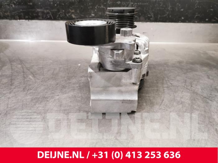 Dynamo van een Volvo XC40 (XZ) 1.5 T2 12V 2021