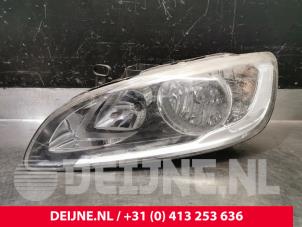 Used Headlight, left Volvo V60 I (FW/GW) 2.0 D4 16V Price € 200,00 Margin scheme offered by van Deijne Onderdelen Uden B.V.