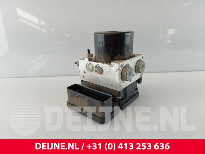 Usagé Bloc ABS Volvo V60 I (FW/GW) 2.4 D6 20V Plug-in Hybrid AWD Prix € 125,00 Règlement à la marge proposé par van Deijne Onderdelen Uden B.V.