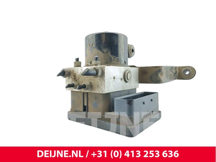 Gebrauchte ABS Pumpe Volvo C70 (MC) 2.5 T5 20V Preis € 125,00 Margenregelung angeboten von van Deijne Onderdelen Uden B.V.