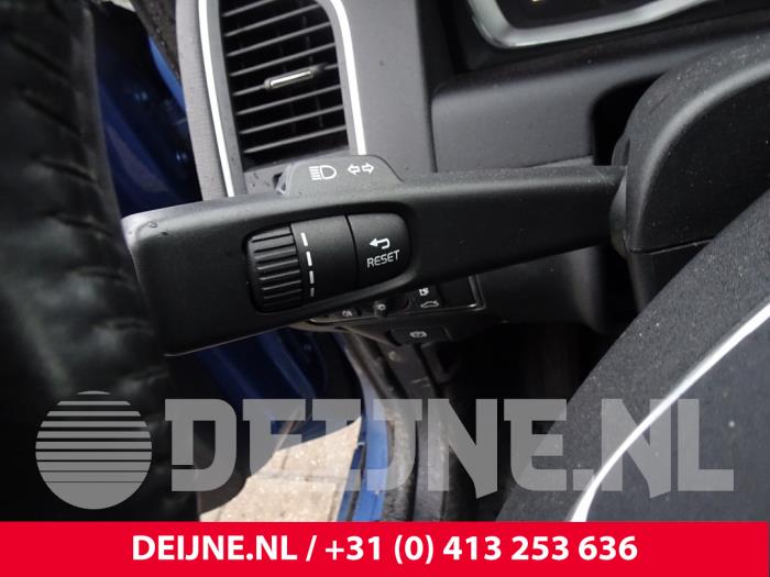 Commutateur combi colonne de direction d'un Volvo XC60 I (DZ) 2.0 D4 16V 2016