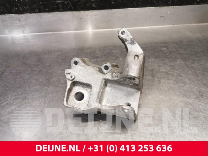 Used Engine mount Volvo S60 II (FS) 2.0 D3 16V Price € 35,00 Margin scheme offered by van Deijne Onderdelen Uden B.V.