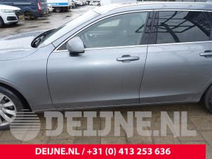 Gebrauchte Tür 4-türig links vorne Volvo V90 Preis auf Anfrage angeboten von van Deijne Onderdelen Uden B.V.