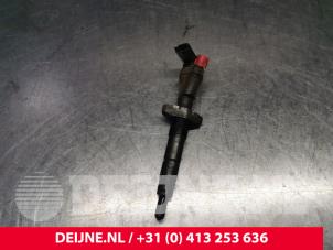 Używane Wtryskiwacz (Diesel) Renault Master III (FD/HD) 2.5 dCi 16V Cena € 96,80 Z VAT oferowane przez van Deijne Onderdelen Uden B.V.