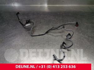 Usagé Conduit de carburant Renault Master III (FD/HD) 2.5 dCi 16V Prix € 36,30 Prix TTC proposé par van Deijne Onderdelen Uden B.V.