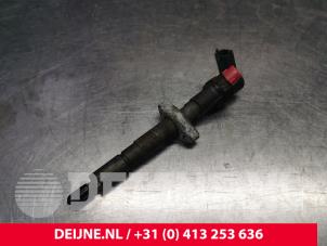 Używane Wtryskiwacz (Diesel) Opel Movano Combi 2.2 DTI Cena € 121,00 Z VAT oferowane przez van Deijne Onderdelen Uden B.V.