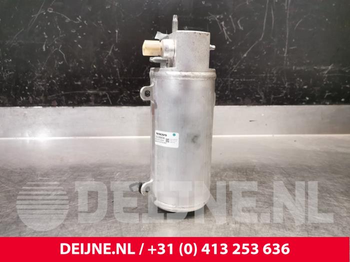 Usagé Déshydrateur clim Volvo C40 Recharge (XK) Recharge Twin 78 kWh Prix € 121,00 Prix TTC proposé par van Deijne Onderdelen Uden B.V.