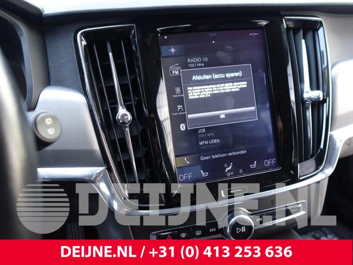 Radio d'un Volvo V90 II (PW) 2.0 D3 16V 2018