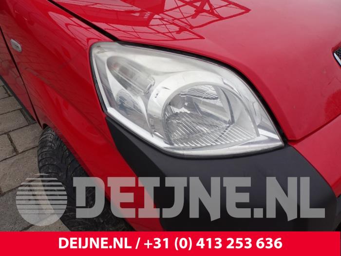 Phare droit d'un Peugeot Bipper (AA) 1.3 HDI 2014