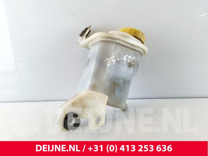 Begagnade Styrservotank Peugeot Bipper (AA) 1.3 HDI Pris € 12,10 Inklusive moms erbjuds av van Deijne Onderdelen Uden B.V.