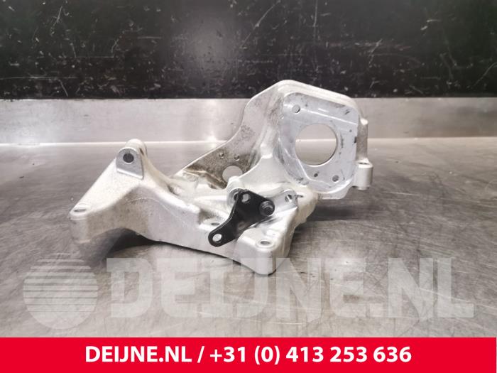 Gebrauchte Dynamostütze unten Volvo V40 (MV) 2.0 D4 16V Preis € 50,00 Margenregelung angeboten von van Deijne Onderdelen Uden B.V.