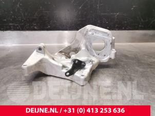 Used Alternator lower bracket Volvo V40 (MV) 2.0 D4 16V Price € 50,00 Margin scheme offered by van Deijne Onderdelen Uden B.V.