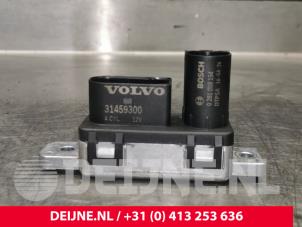 Usados Relé de precalentamiento Volvo V40 (MV) 2.0 D4 16V Precio € 45,00 Norma de margen ofrecido por van Deijne Onderdelen Uden B.V.